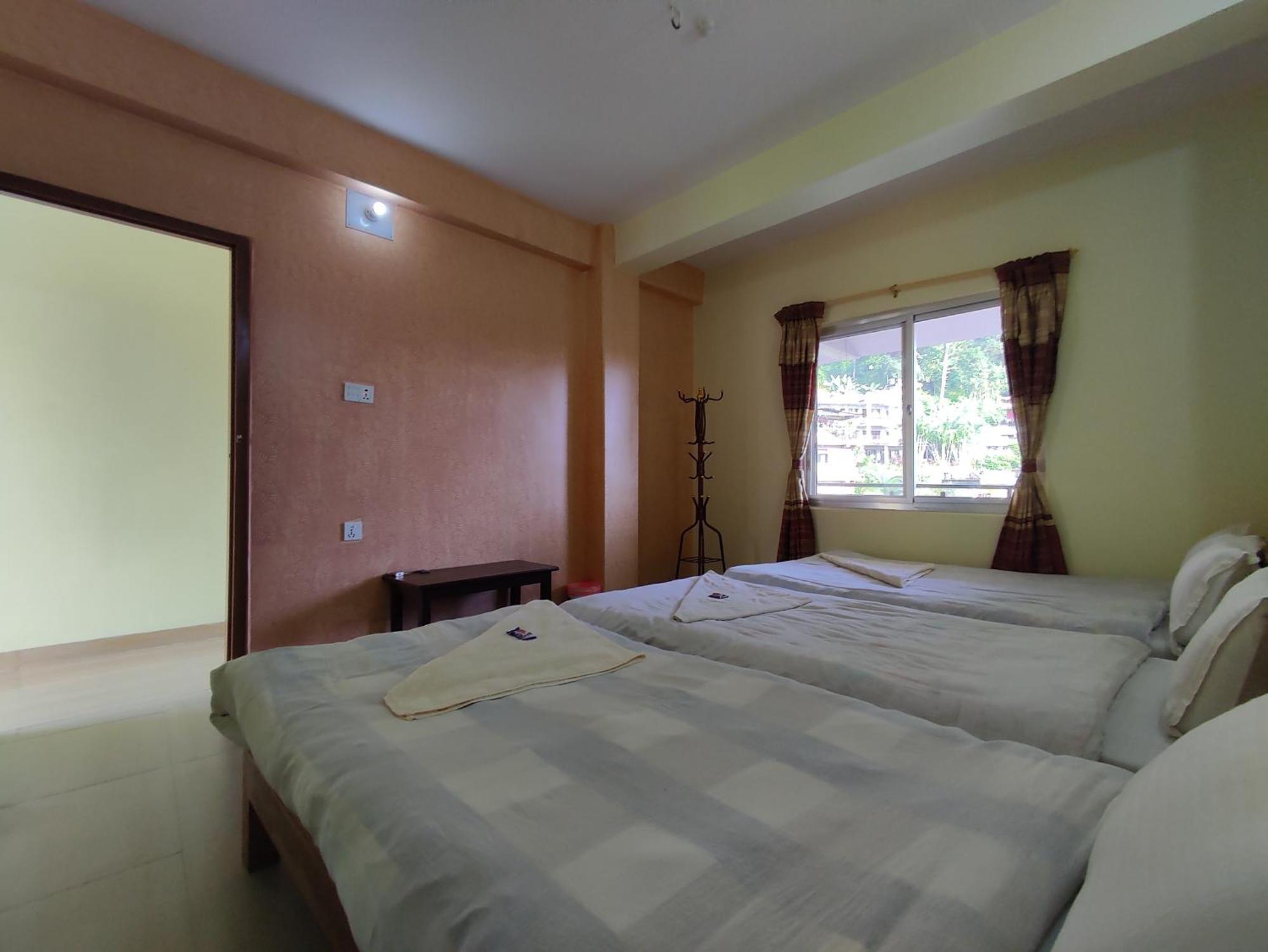 Hotel Green Hill View 포카라 객실 사진