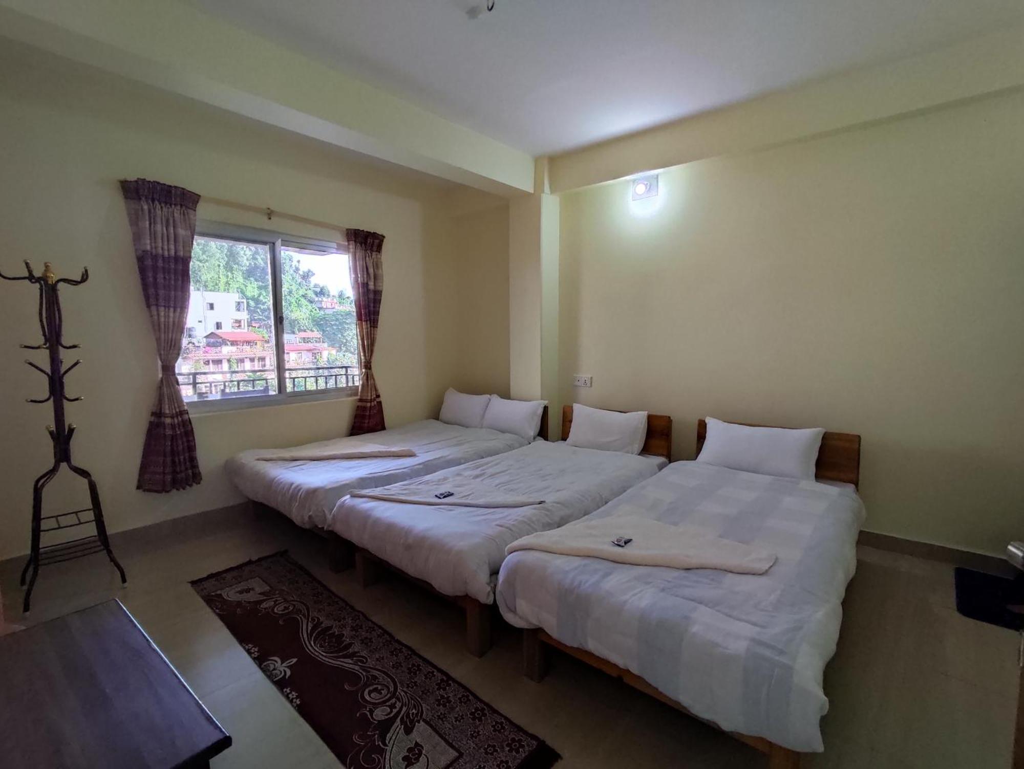 Hotel Green Hill View 포카라 객실 사진