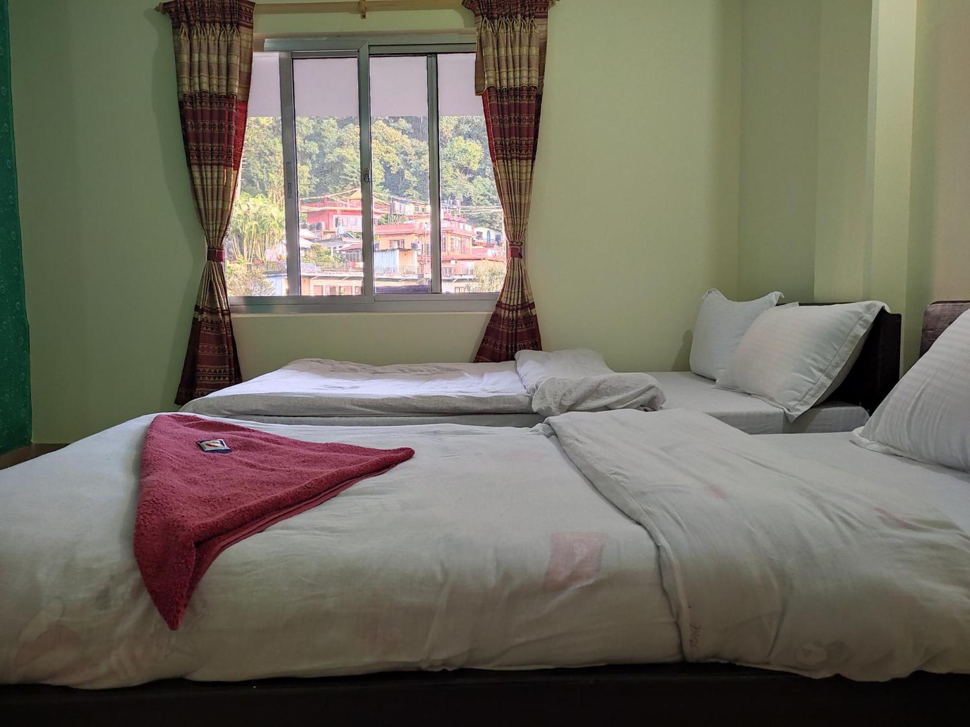 Hotel Green Hill View 포카라 객실 사진